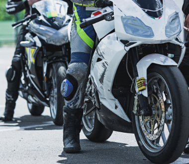 Quelle est la différence entre une moto roadster, trail, sportive, custom, etc. ?