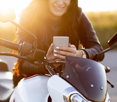 Bien choisir son assurance moto : les points à vérifier avant de prendre la route