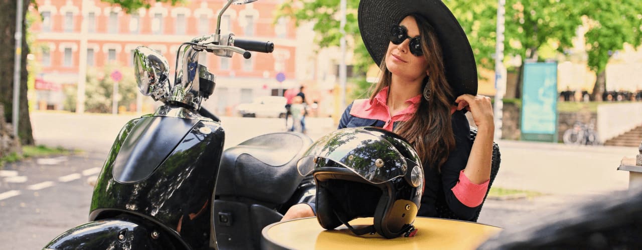 Casque scooter rétro femme : comme
