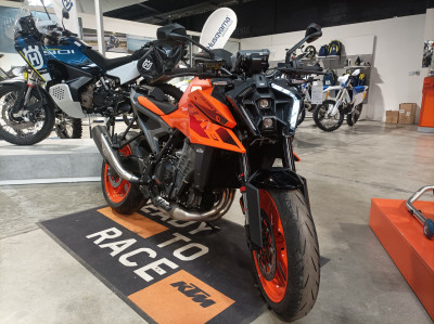 KTM 990 DUKE équipée 2239179